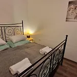 Apartment Perfect Located Flat With Gametable