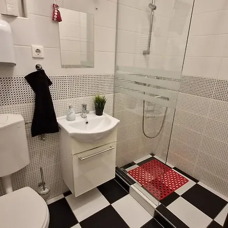 Perfect Located Flat With Gametable