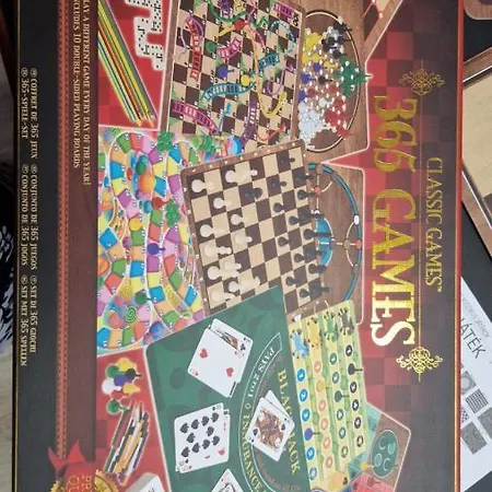 Perfect Located Flat With Gametable アパート *