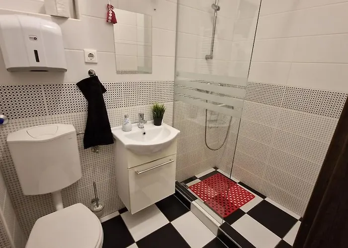 Perfect Located Flat With Gametable