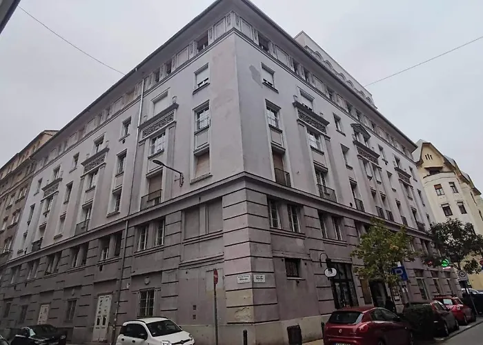 Perfect Located Flat With Gametable Lägenhet